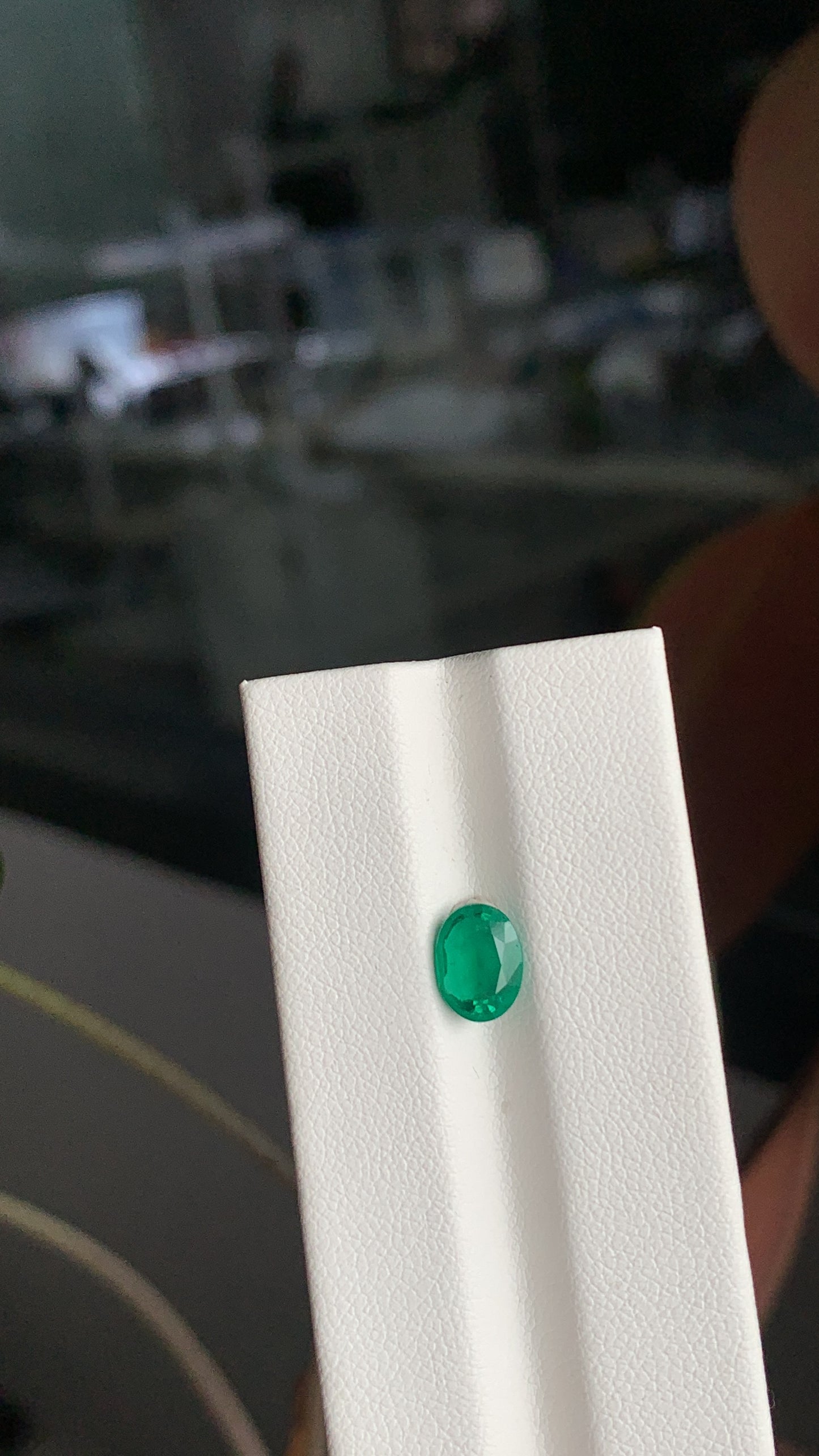 EX-055 Emerald Oval 0.99cts 7.75 x 5.72 x 3.53 mm