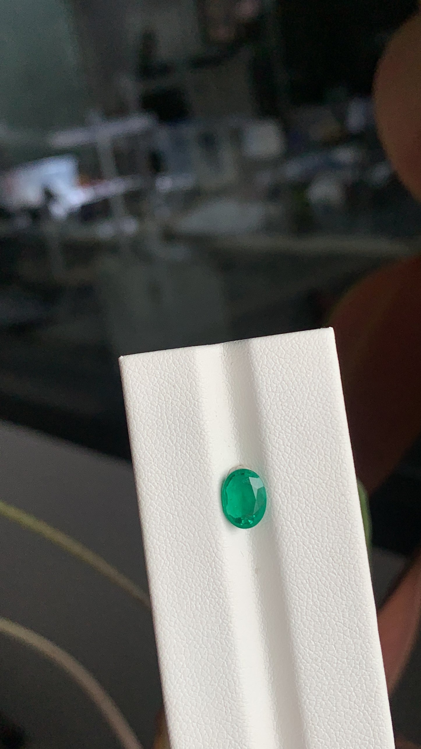 EX-055 Emerald Oval 0.99cts 7.75 x 5.72 x 3.53 mm