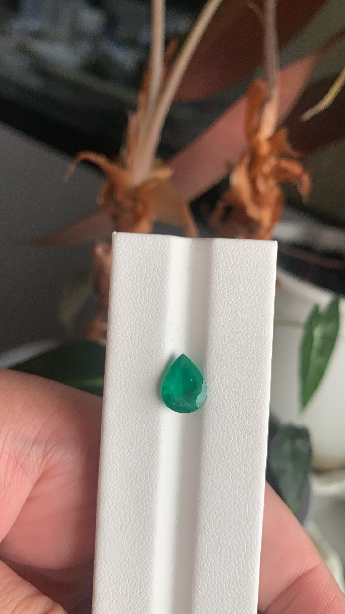 EX-082 Emerald Pear 1.93cts 9.93 x 7.86 x 4.25 mm