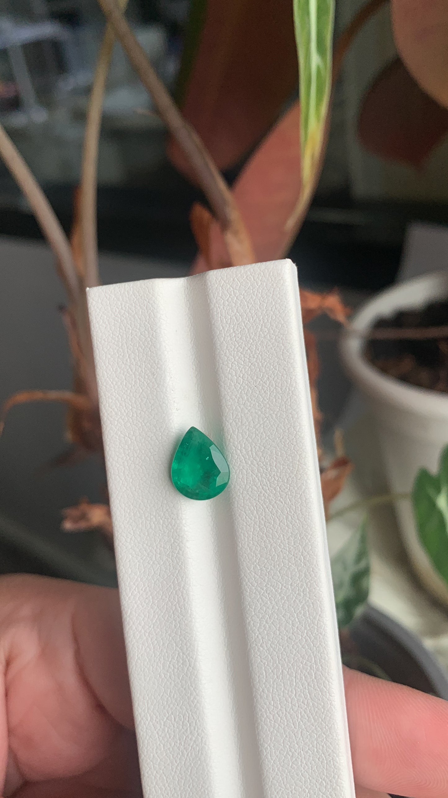 EX-082 Emerald Pear 1.93cts 9.93 x 7.86 x 4.25 mm